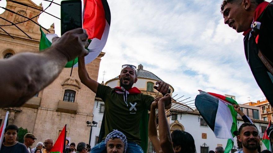 Centenares de murcianos se manifiestan en apoyo a Palestina: "Existir es resistir"
