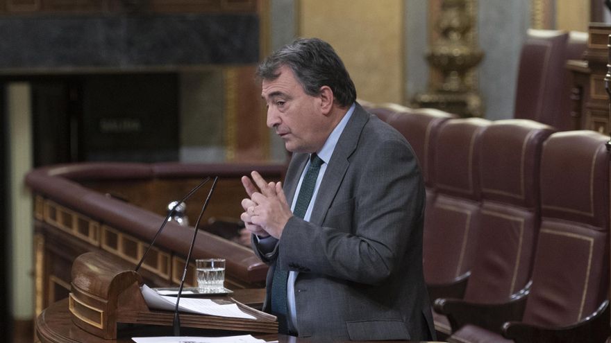 Archivo - El portavoz del PNV en el Congreso, Aitor Esteban, en el Pleno del Congreso.