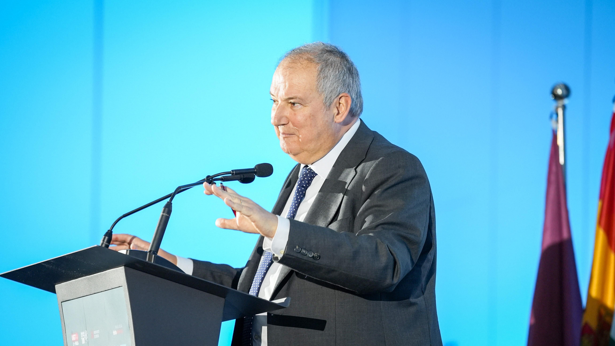 El ministro de Industria y Turismo, Jordi Hereu, y el alcalde de Córdoba, José María Bellido, durante la apertura del Foro Internacional de Defensa Indudef