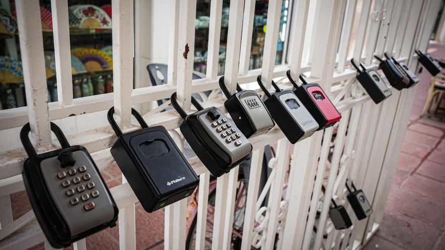 El crecimiento "desbocado" de los pisos turísticos, la puerta por la que se cuela la turismofobia en Andalucía