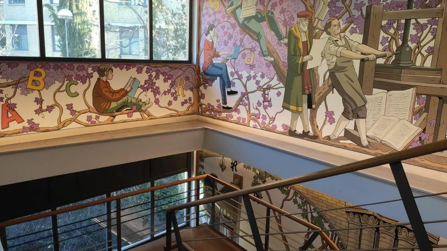 Paco Roca, el dibujante que mantiene con vida la tradición global de los murales universitarios: "Son emblemáticos"