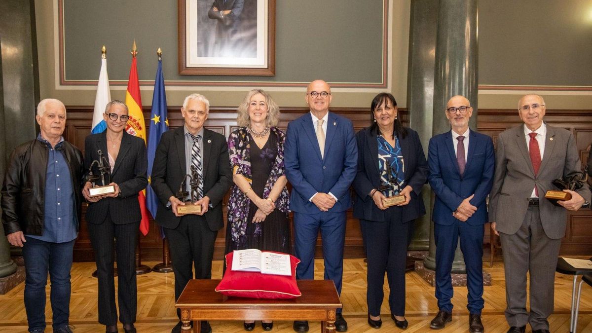 Reconocimientos a figuras y organizaciones que a diario llevan a la práctica el espíritu de la Constitución.