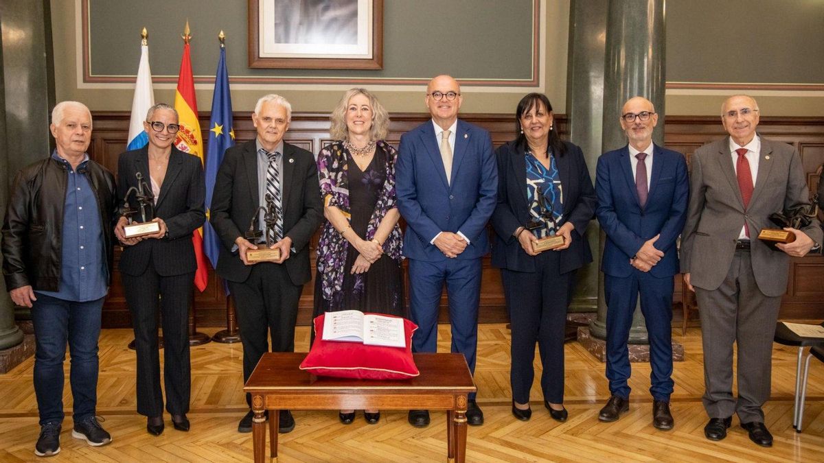 Reconocimientos a figuras y organizaciones que a diario llevan a la práctica el espíritu de la Constitución.
