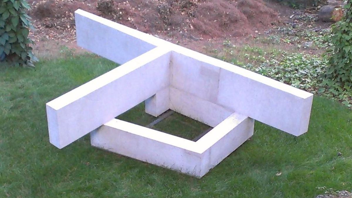 En busca de la gran escultura de Oteiza perdida en Madrid: desapareció de Colón y una parte acabó en un jardín particular