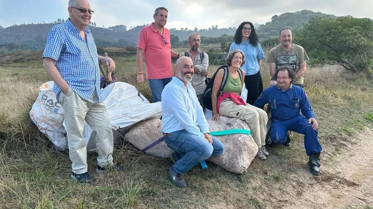 El equipo científico del Museo del Jurásico de Asturias (MUJA) y la consejera de Cultura, Vanessa Gutiérrez, segunda por la derecha en la segunda fila.