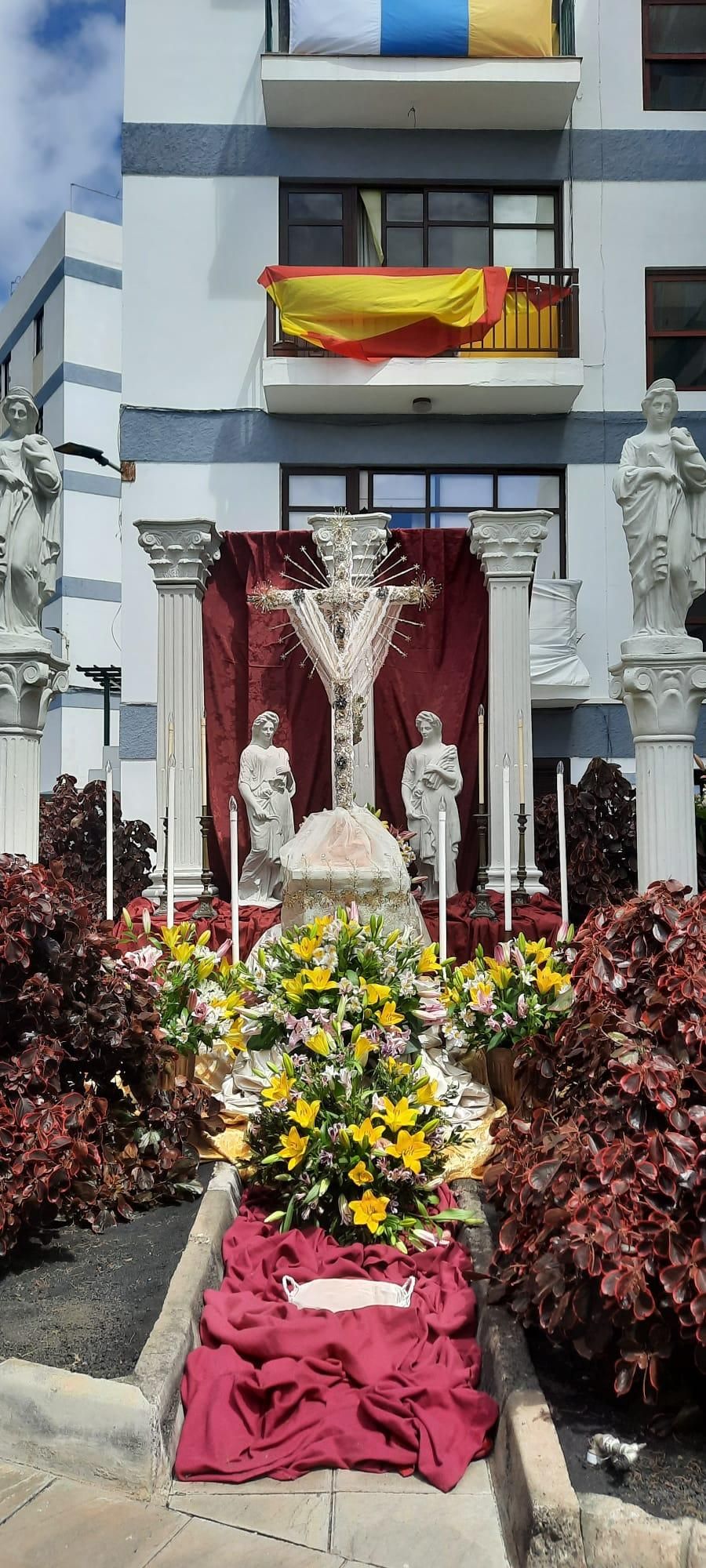 Cruz de la Cooperativa San Martín y Timibúcar.