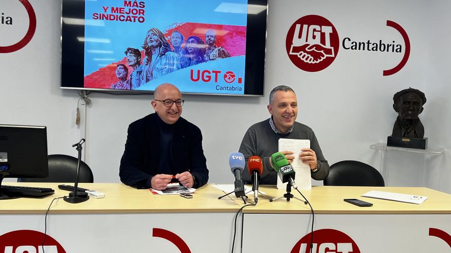 El secretario general de UGT, Mariano Carmona, y el secretario de Organización del sindicato, Santos Ortiz, presentan el 15 Congreo Regional