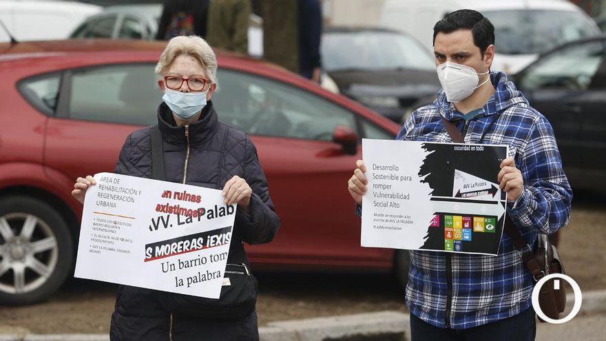 Vecinos de moreras cortan el tráfico