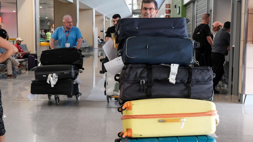 Imágenes del aeropuerto ibicenco en el inicio de la operación salida de las vacaciones de verano de 2022.
