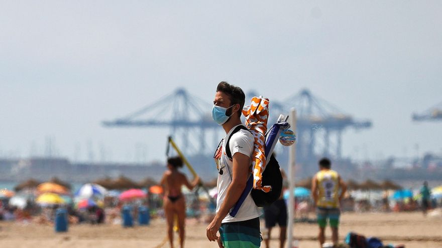 Cremas y bañadores sostenibles para un veraneo playero más "consciente"