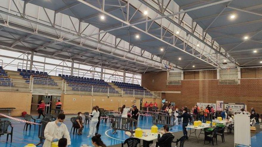 Murcia, a la cola en su campaña de vacunación contra la COVID-19: desinformación, poca cercanía y fallos en las citas