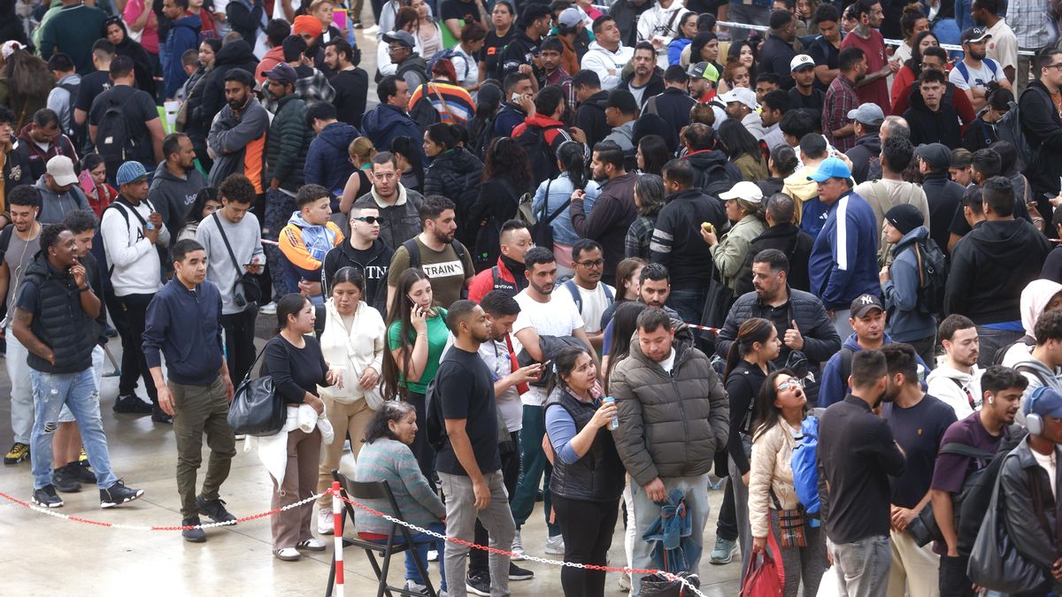 CCOO pide al Gobierno más recursos para corregir los "problemas" del siguiente paso de la regularización: la toma de huellas