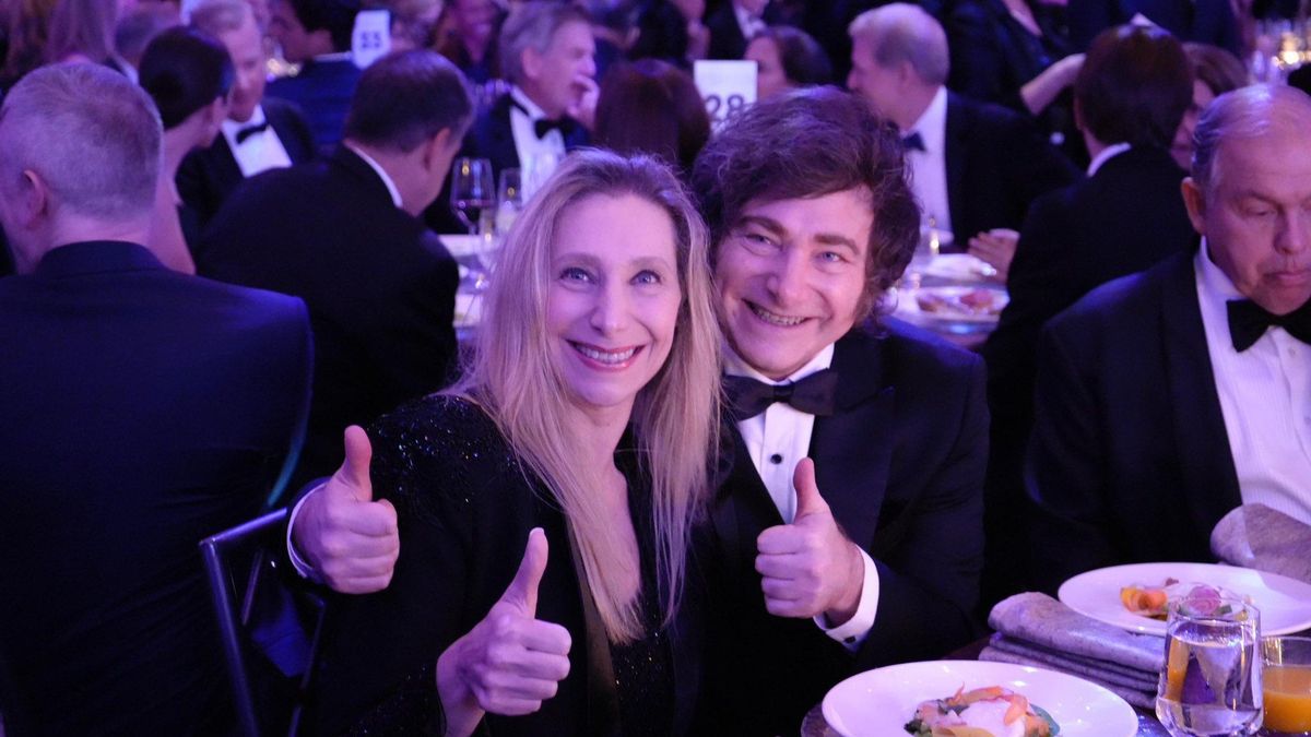 Javier Milei participó de una gala en Nueva York en compañía de su hermana Karina.