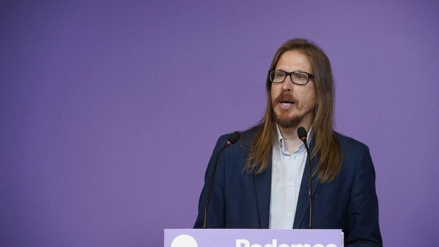 Archivo - El secretario de Organización de Podemos, Pablo Fernández, en rueda de prensa en la sede del partido para valorar la actualidad política.
