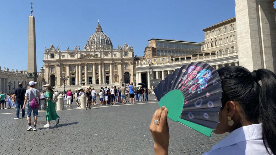 El Vaticano veta a los trabajadores con tatuajes o piercings y que no estén casados por la Iglesia