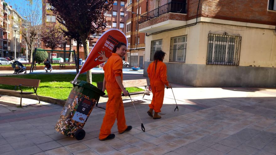 Barakaldo impulsa una compaña desde su área de Desarrollo Sostenible para acabar con el hábito de tirar colillas al suelo
