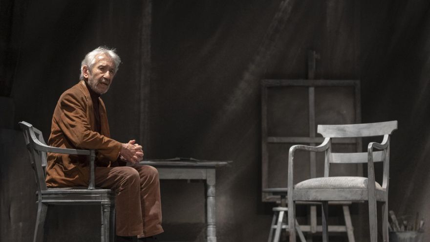 l actor José Sacristán, durante el ensayo de la obra de teatro 'Señora de rojo sobre fondo gris'