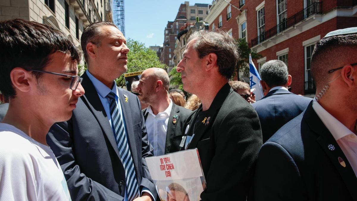 El ministro israelí de Cultura pide revocar la ciudadanía a los autores del documental 'Naza', premiado en Venecia