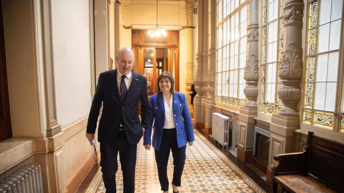 Sturzenegger y Patricia Bullrich se reunieron en el Senado por el proyecto de propiedad privada