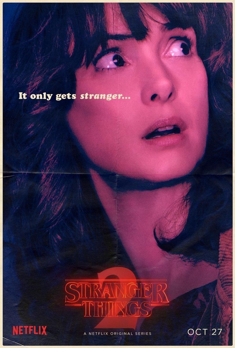 Winona Ryder en el póster oficial de la 2ª de Stranger Things