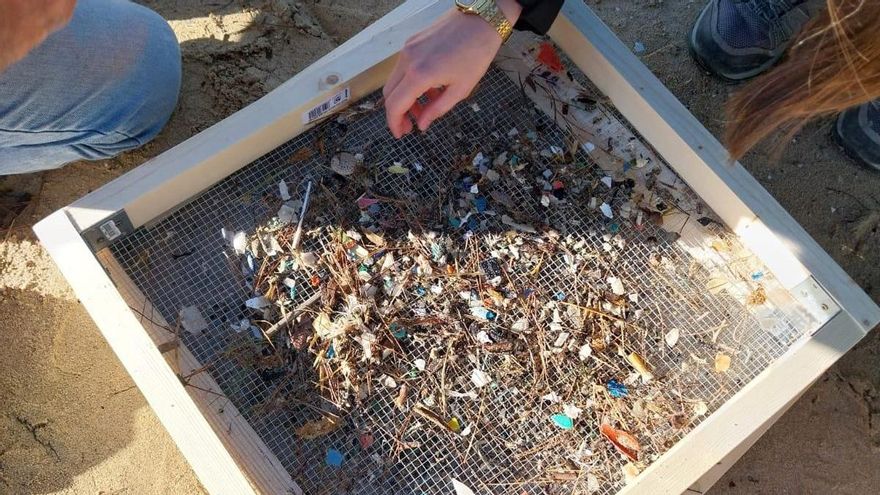 Menorca pide ayuda al Estado para actuar contra los pellets que llegan desde hace tres años