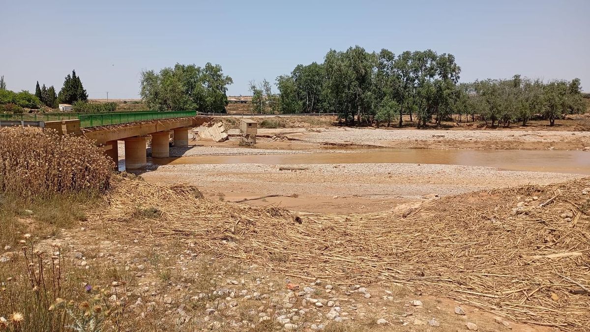El puente de acceso desde Belchite que resultó afectado por la Dana