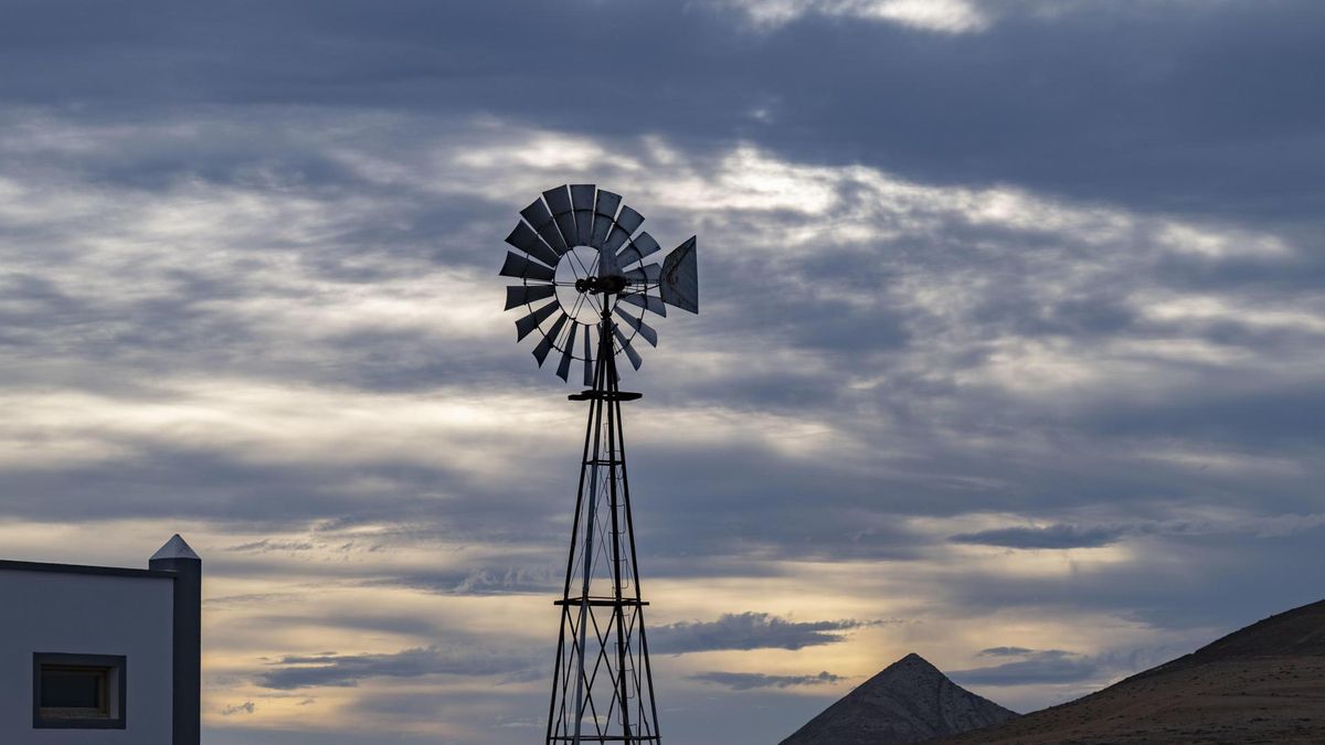 Viento fuerte en Canarias con cielos nubosos en el norte de las islas montañosas este sábado