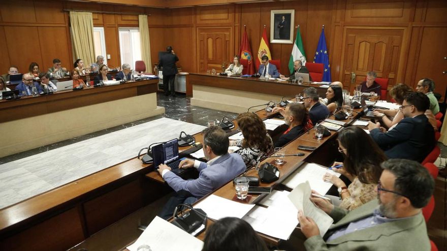 Los partidos se van de vacaciones y solo el PP tiene ya al candidato a la Alcaldía de Córdoba