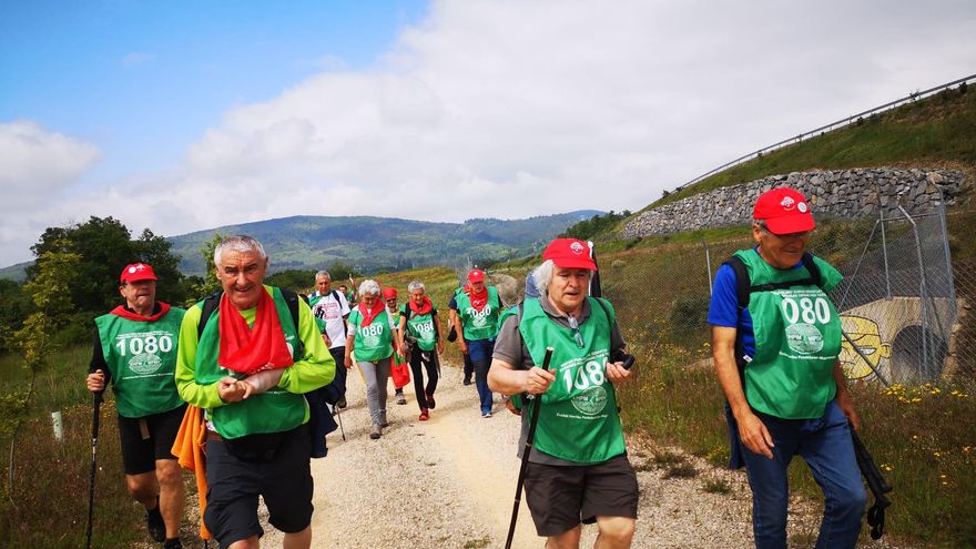 Pensionistas durante la marcha.