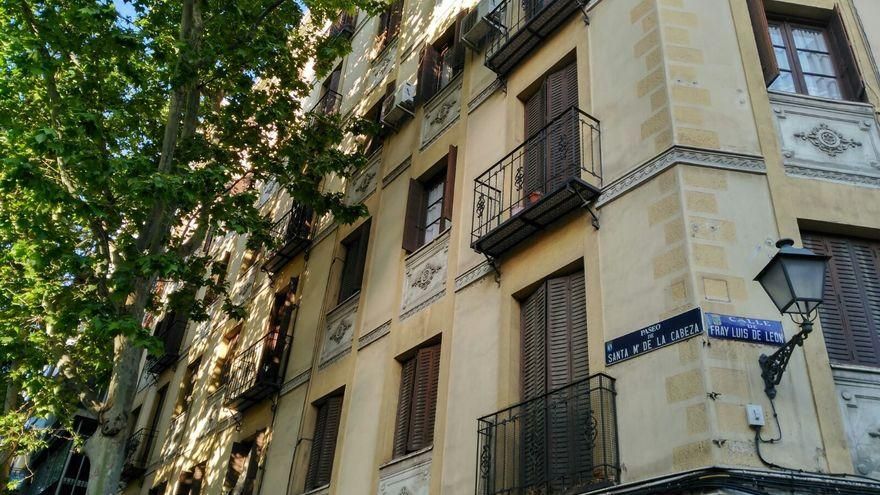 De vecindad unida a un 'coliving' sin vida: el bloque de Arganzuela que resume la especulación inmobiliaria en Madrid
