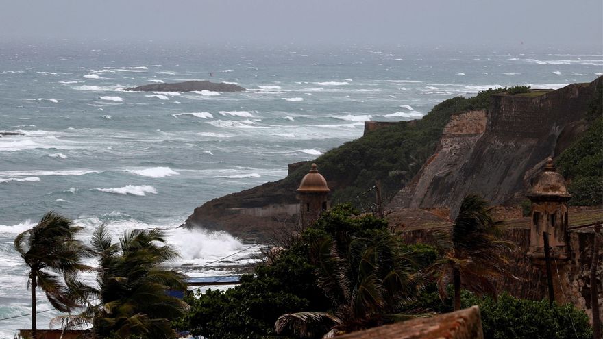 Puerto Rico declara el estado emergencia por el paso cercano de una onda tropical