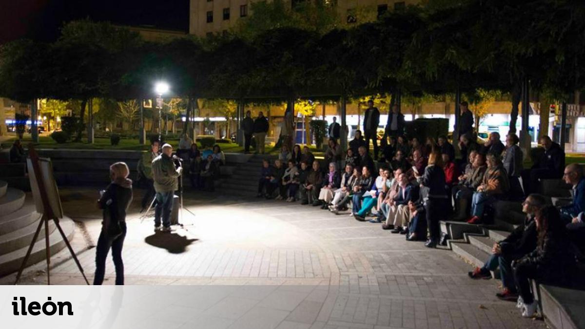 Viernes de poesía en el anfiteatro de la plaza de San Marcos