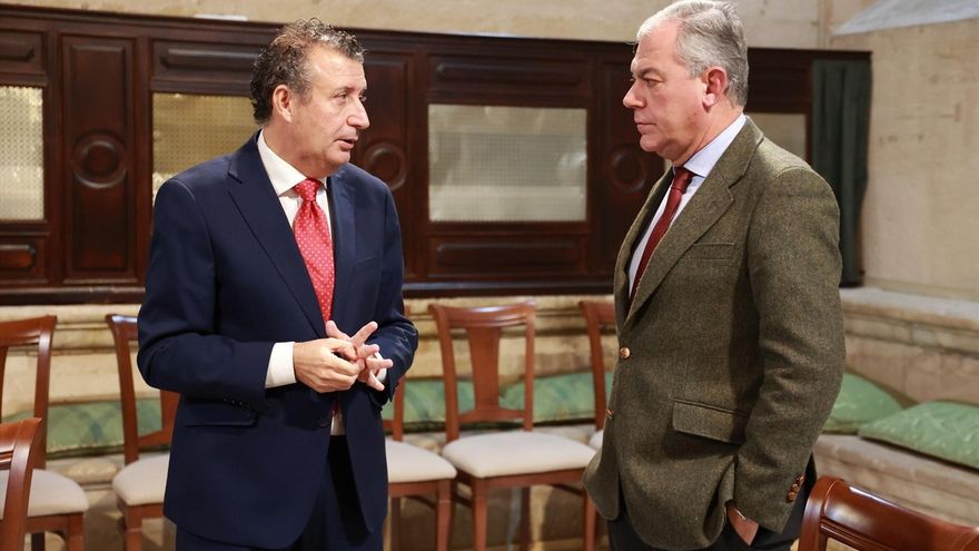 El presidente de la Diputación, ante el alcalde de Sevilla: "Una VPO a 300.000 euros no es una VPO"