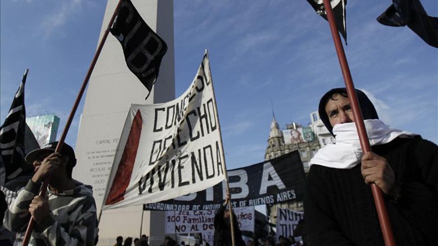 Organizaciones sociales argentinas protestan contra la crisis habitacional