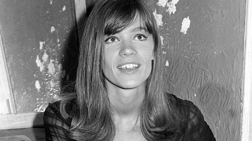 Muere la cantante francesa Françoise Hardy, la voz de la melancolía eterna