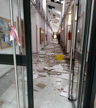 Desprendimiento de cascotes en el edificio Anselm Turmeda de la UIB