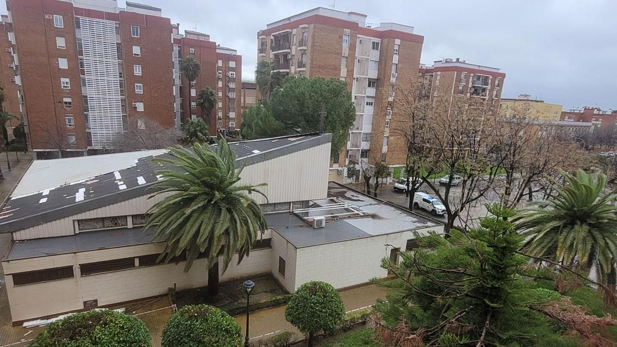 Desprendimiento de la cubierta de la parroquia Virgen del Camino de Ciudad Jardín