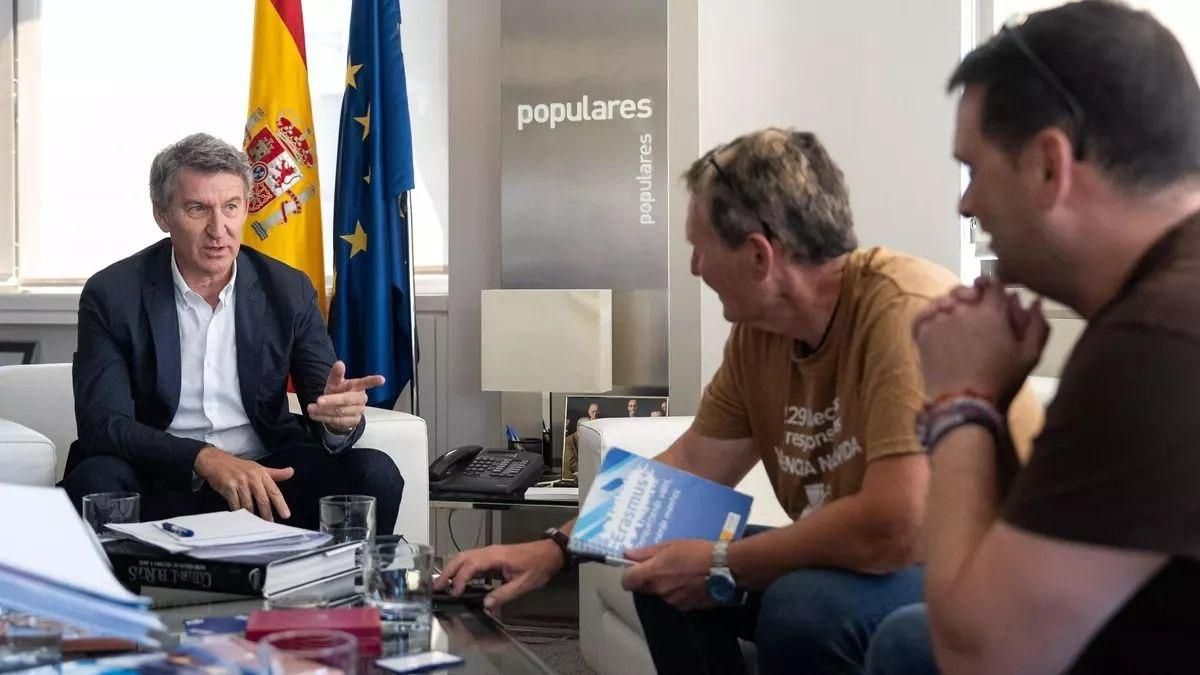 Reunión de la asociación de Damnificados por la Dana Horta Sud-Valencia con Alberto Núñez Feijóo.