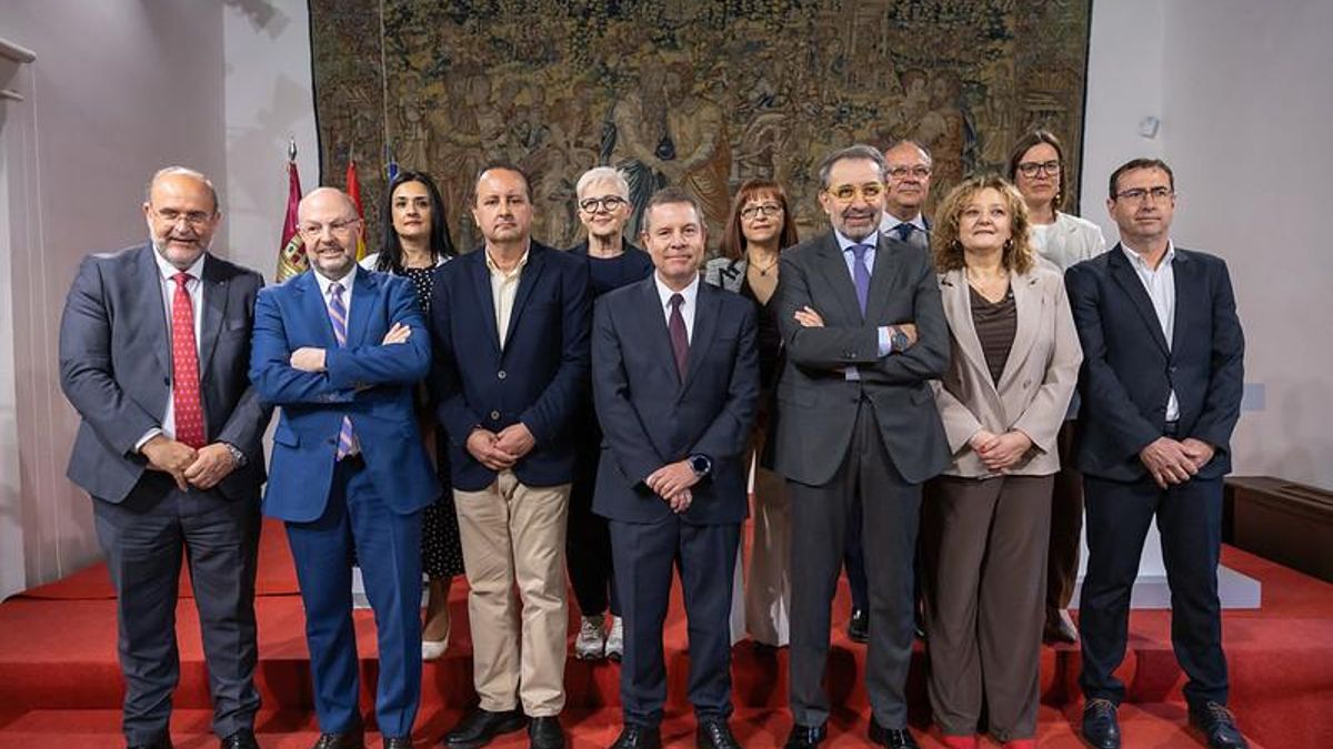 Acto de firma del pacto por el que se establecen las bases para la reactivación de la carrera profesional en el ámbito del Servicio de Salud de Castilla-La Mancha