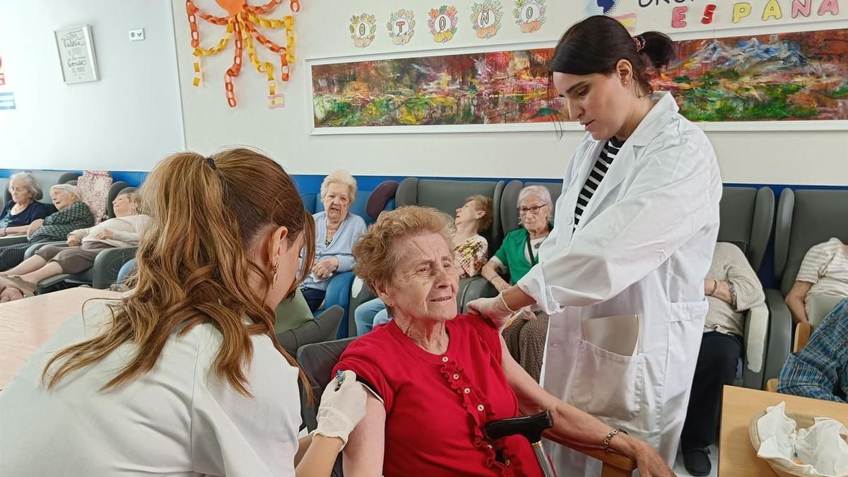 Comienza la campaña de vacunación frente a la gripe en Aragón con la inmunización en las residencias de mayores