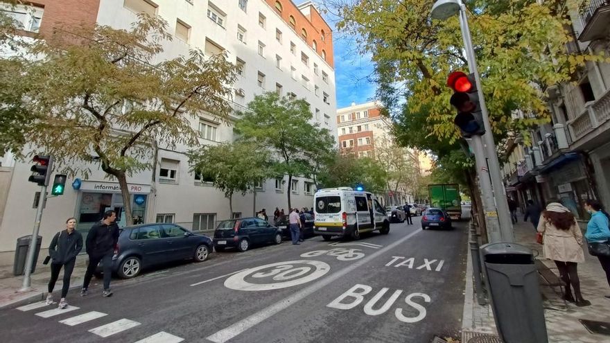 Dos accidentes de tráfico a la entrada de sendos colegios de Chamberí alertan a las familias de alumnos