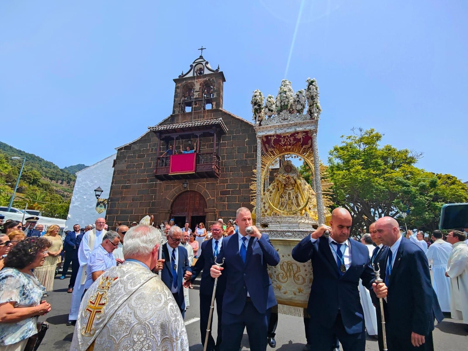Procesión de la Virgen de las Nieves este lunes. JOSÉ AYUT