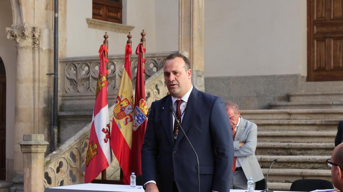 David Mingo, del PP, releva a Javier Iglesias al frente de la Diputación de Salamanca