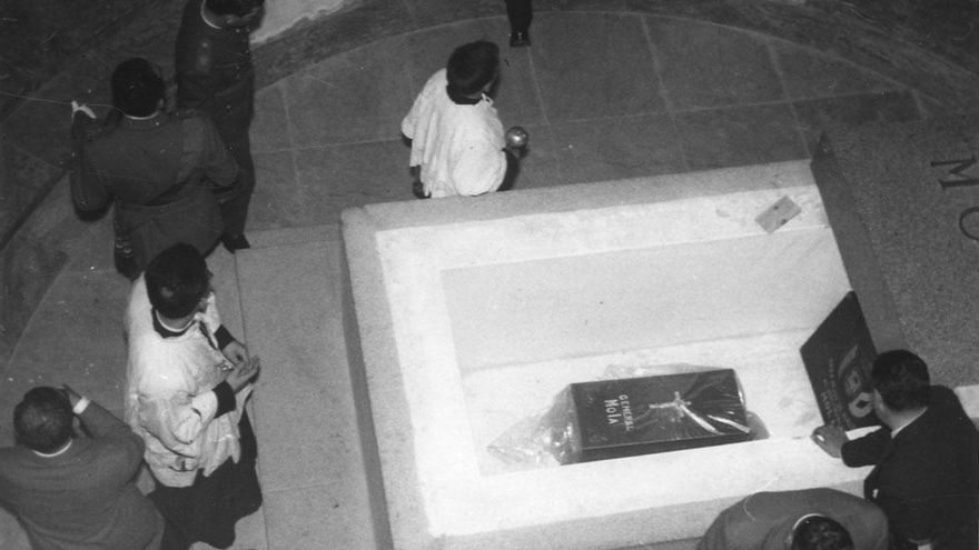 Cuando la plaza de toros de Pamplona se puso en pie brazo en alto para cantar el himno alemán en San Fermín