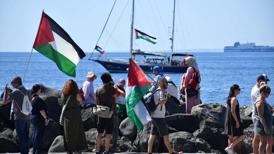 Madleen, el velero de la ONG Freedom Flotilla, amarró antes de partir del puerto de San Giovanni Li Cuti rumbo a Gaza, en Catania, Italia, 01 de junio de 2025. (Italia) EFE/EPA/ORIETTA SCARDINO
