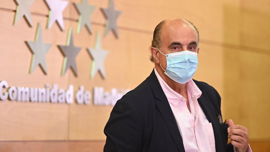 El viceconsejero de Salud Pública y Plan COVID-19 de la Comunidad de Madrid, Antonio Zapatero, a su llegada a la rueda de prensa. EFE/Fernando Villar