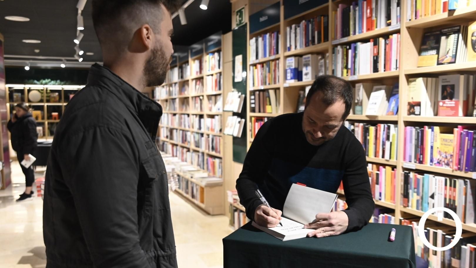Firma de libros de Ángel Martín en Córdoba