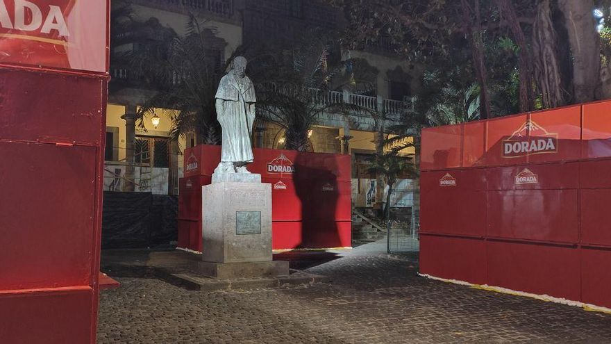Quioscos instalados en la plaza San Francisco, listos para la fiesta desde este jueves