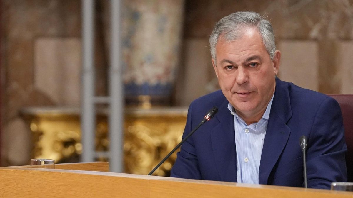 El alcalde vende una visión triunfalista de Sevilla frente a los reproches de la izquierda por su abrazo a la ultraderecha