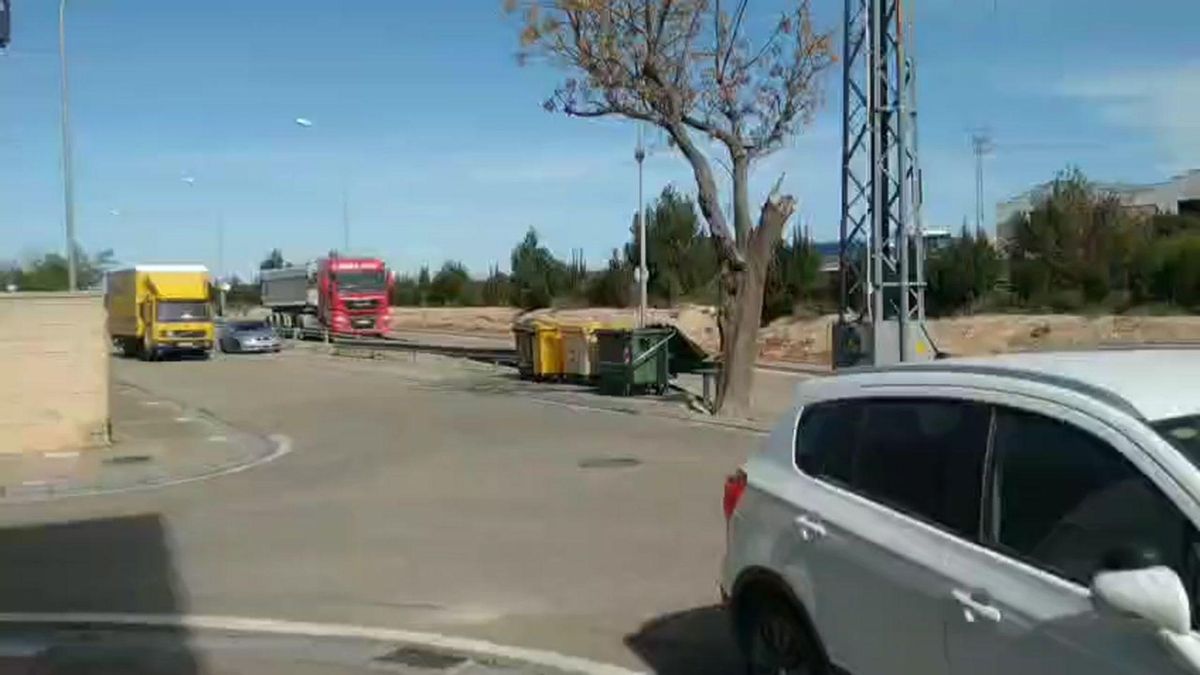 Casi 800 vecinos de La Puebla de Alfindén (Zaragoza) denuncian el ruido constante de la A-2: “Es insostenible vivir así”